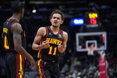 Hunter, Young help Hawks hold off Wizards 117-114