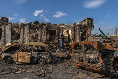 Al menos 21 civiles muertos tras ataque de Rusia contra capital de Ucrania