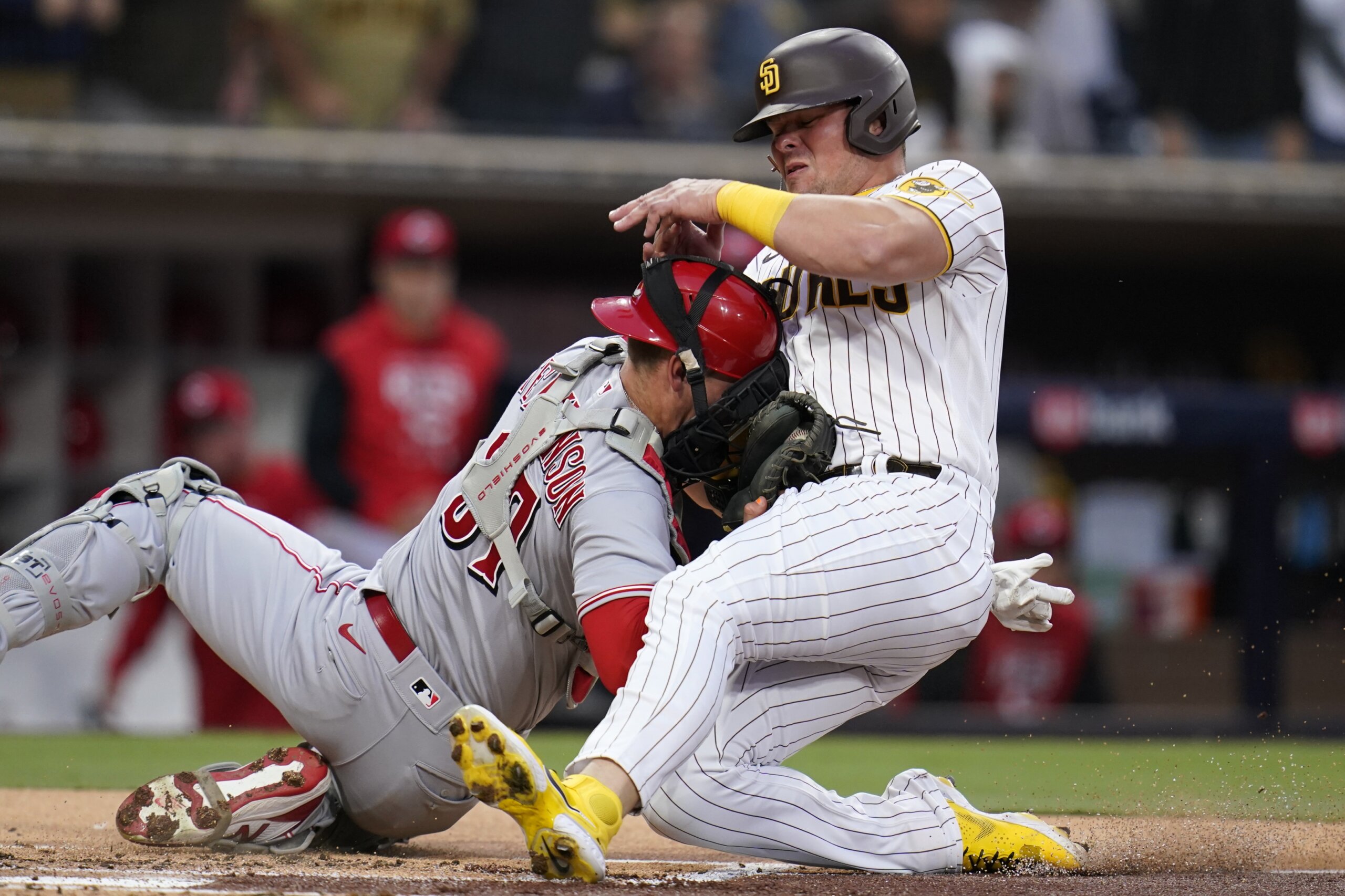 Reports: Brewers add Luke Voit, Tyler Naquin on minors deals