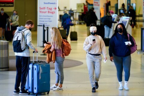 Airlines want to bring back passengers banned over masks