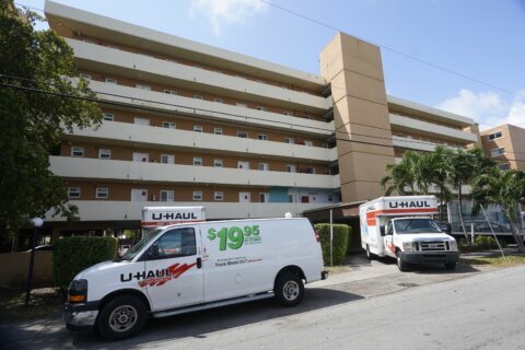 Residents evacuated from Florida apartments deemed unsafe