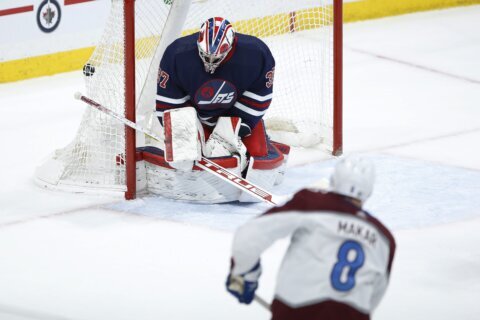 Avalanche edge Jets 5-4 in OT for 5th straight win