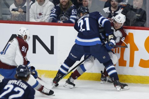 Jets score quickly in 3rd, sending Avs to 4th straight loss