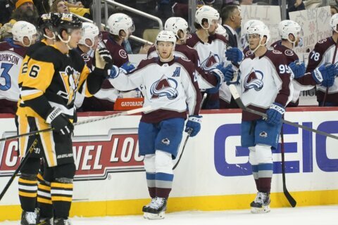 Avalanche beat Penguins for win No. 50, clinch playoff spot