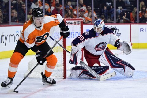 Meyer, Danfort lift Columbus past Flyers 4-2