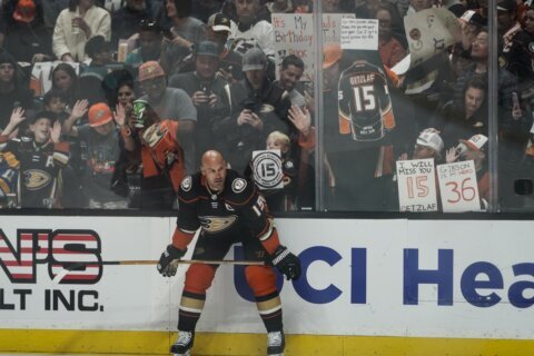 One last pass: Getzlaf wraps up career in Ducks’ loss to STL