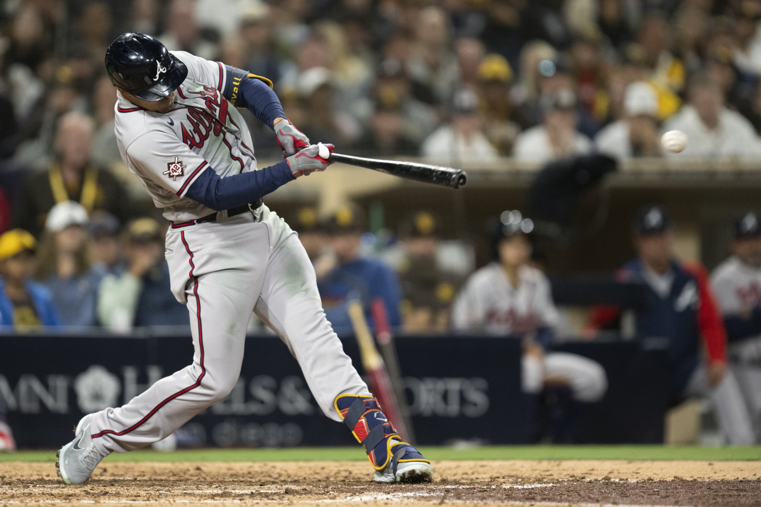 Manny Machado homers twice as Padres keep 'emptying the tank