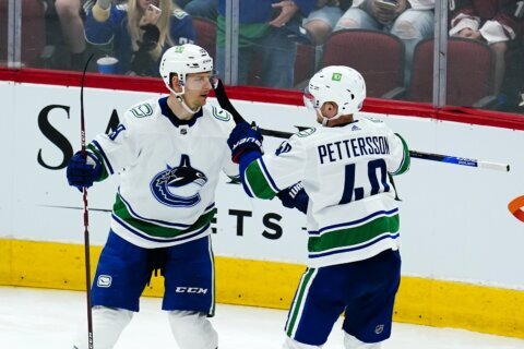 Horvat, Chiasson score 2 apiece as Canucks beat Coyotes 5-1