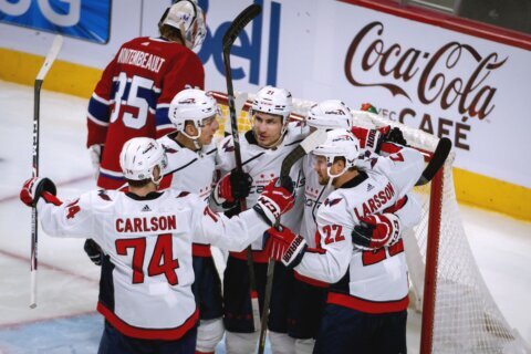 Mantha scores twice in 34 seconds, Capitals rout Canadiens