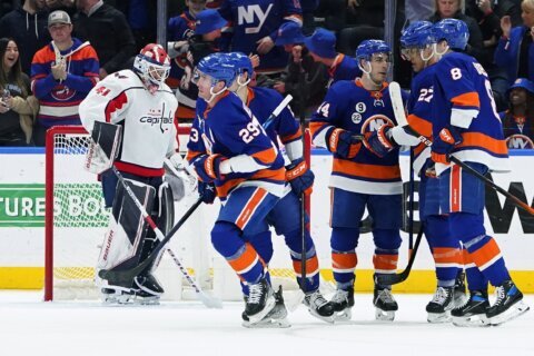 Varlamov makes 26 saves as Islanders rout Capitals 5-1