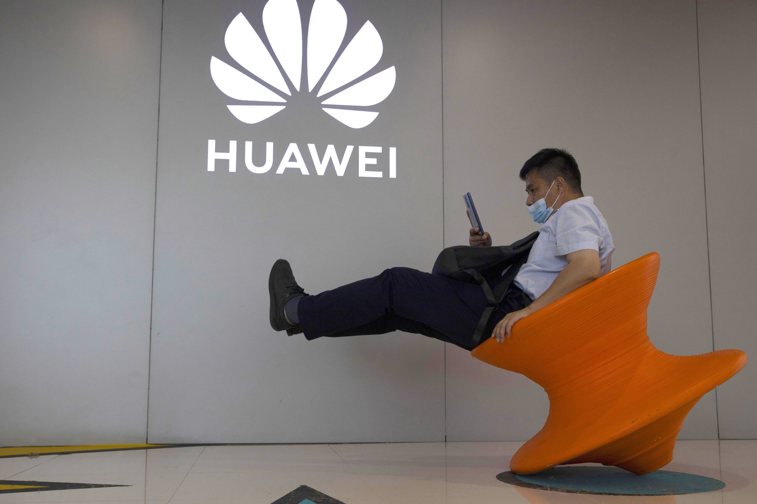 Canada Bans Chinas Huawei Technologies From 5g Networks Wtop News 