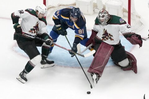 Tarasenko scores twice, Blues beat Coyotes 5-1