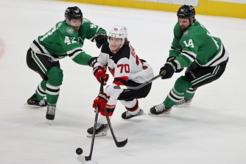 Nico Hischier helps New Jersey Devils beat Dallas Stars 3-1