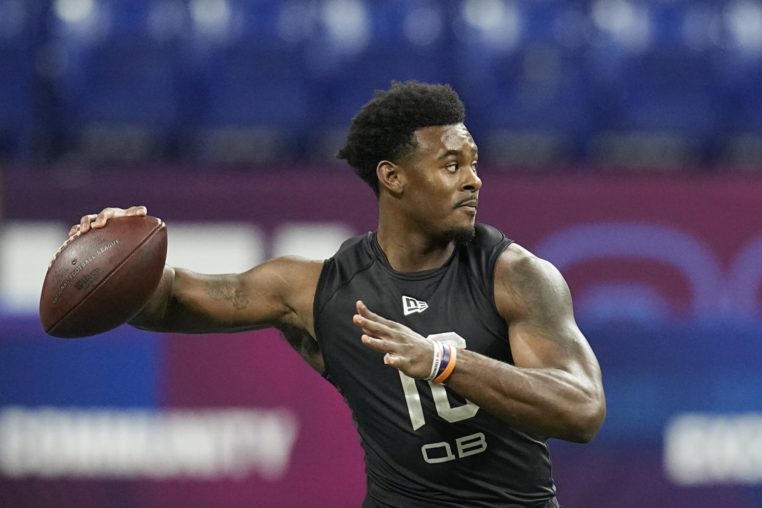 Dearth of premier passers in draft had QB carousel spinning - WTOP News