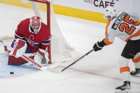 Van Reimsdyk, Flyers top Canadiens 6-3 to end 6-game slide