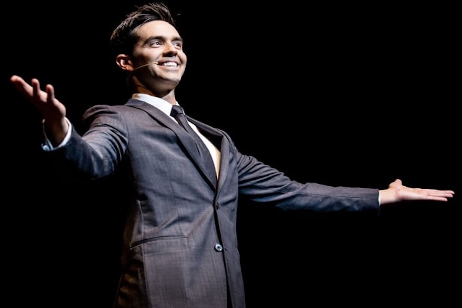 Michael Carbonaro provides magic clearly show to Hollywood Casino at Charles Town Races