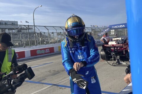 Johnson prepared to race at Long Beach with broken hand