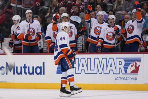 Pageau scores 3 goals, Isles beat Devils for 4th straight