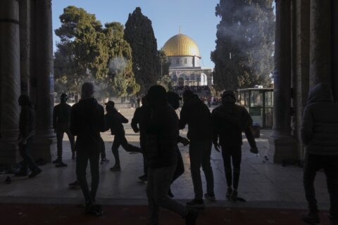 Palestinians and Israeli police clash at major holy site