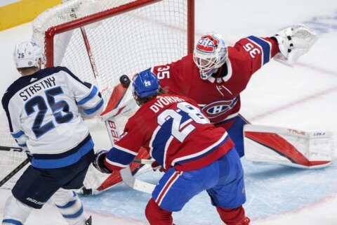 Svechnikov’s tiebreaking goal sends Jets past Canadiens 4-2