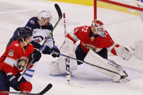 East-leading Panthers beat Jets 6-1, win streak at 9 games