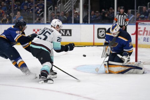 Husso makes 28 saves to lead Blues past Kraken 4-1