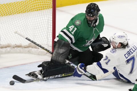 Stars make Lightning wait on playoff clincher with 1-0 win
