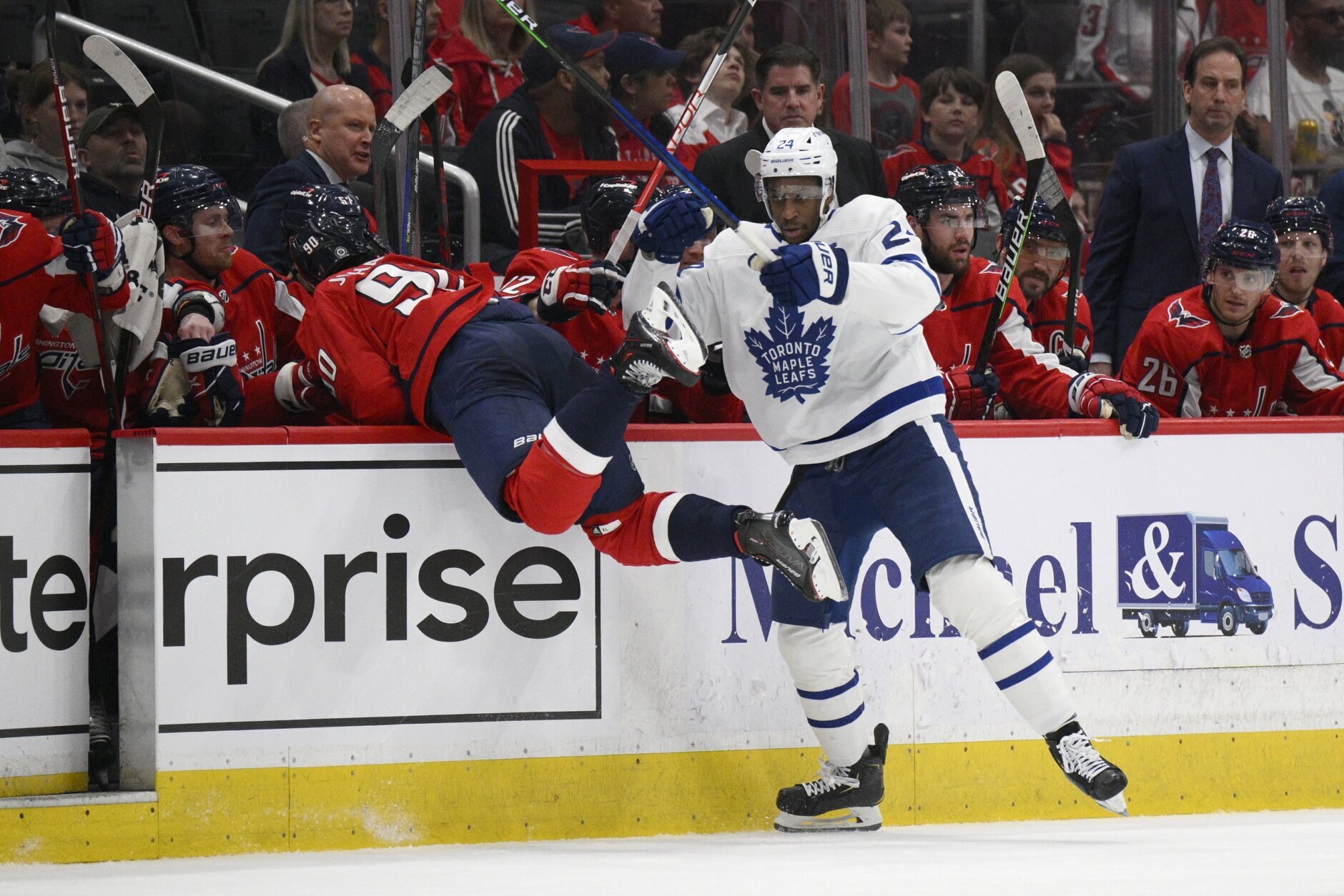 Maple Leafs' Kyle Clifford, Wayne Simmonds fined