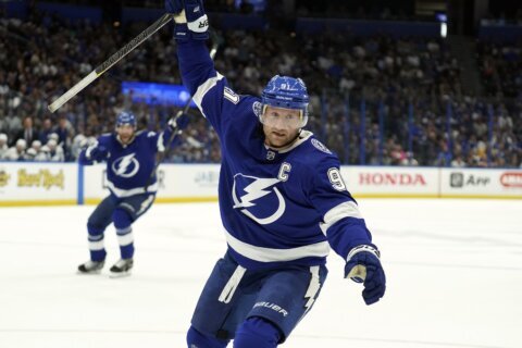 Stamkos becomes Lightning’s scoring leader in win over Leafs