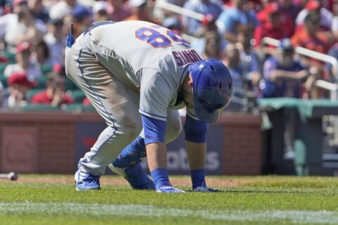 LEADING OFF: Mets rest after melee, Whitlock starts again