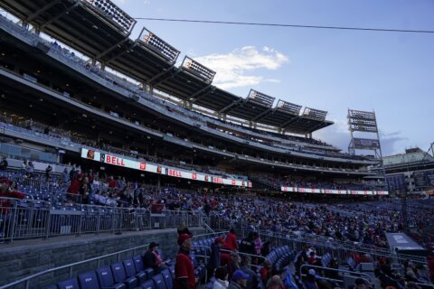 Lights out! Mets-Nationals delayed 14 minutes in the dark