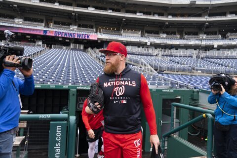 Nationals reliever Sean Doolittle on IL with sprained elbow