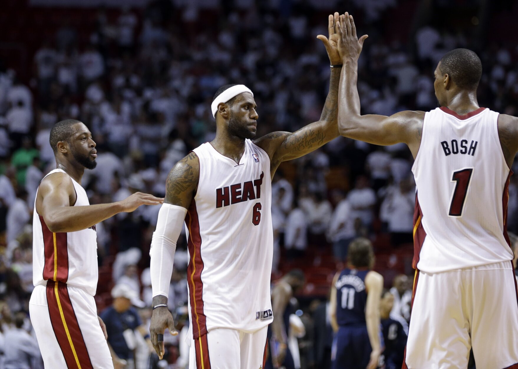 First LeBron James, Chris Bosh cards in Heat jerseys sought-after