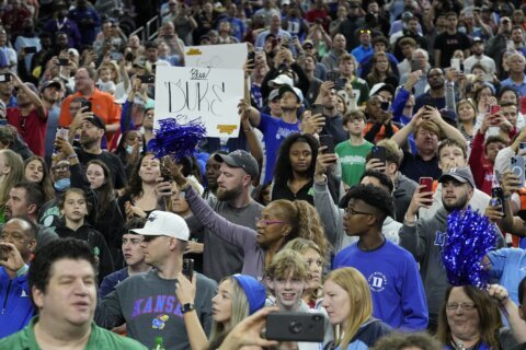 Final Four fans flock to dome in return of open practices