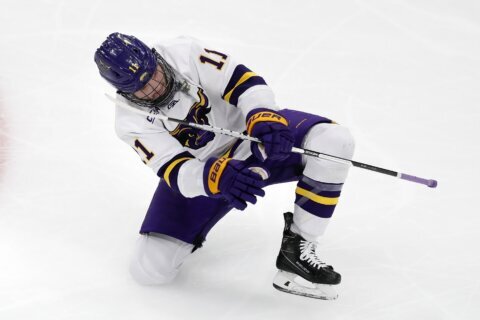 Minnesota St beats Minnesota 5-1 to reach Frozen Four final