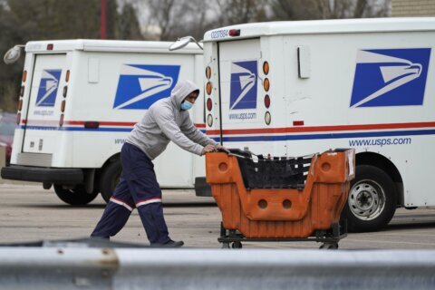 Govt watchdog faults Postal Service analysis of new trucks