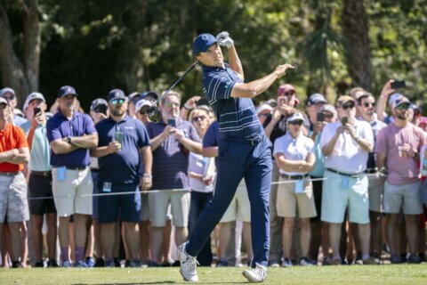 Spieth beats Cantlay with playoff bunker shot to 7 inches