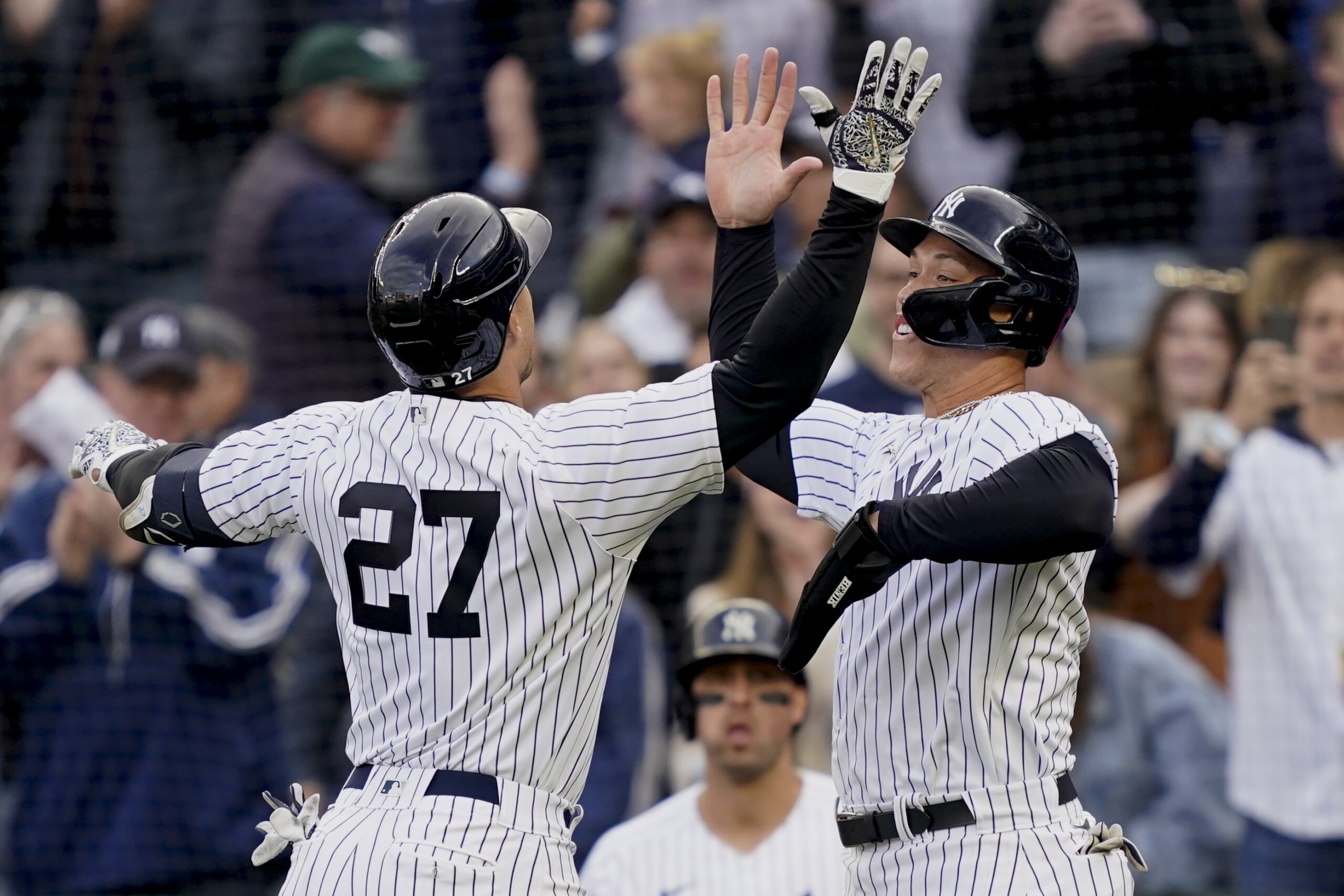 Giancarlo Stanton homers twice in debut as the Yankees' machine