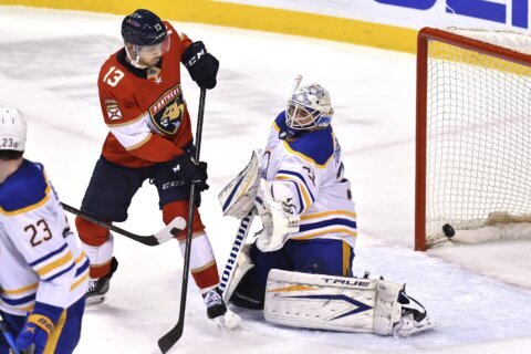 Bennett scores late, Panthers rally to beat Sabres 4-3