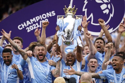 3 goals in 5-minute recovery wins Premier League for City