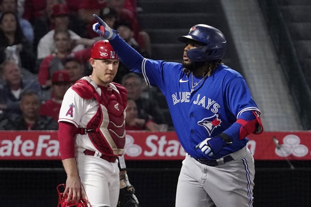 Vlad Jr. scratched by Blue Jays with sore left wrist