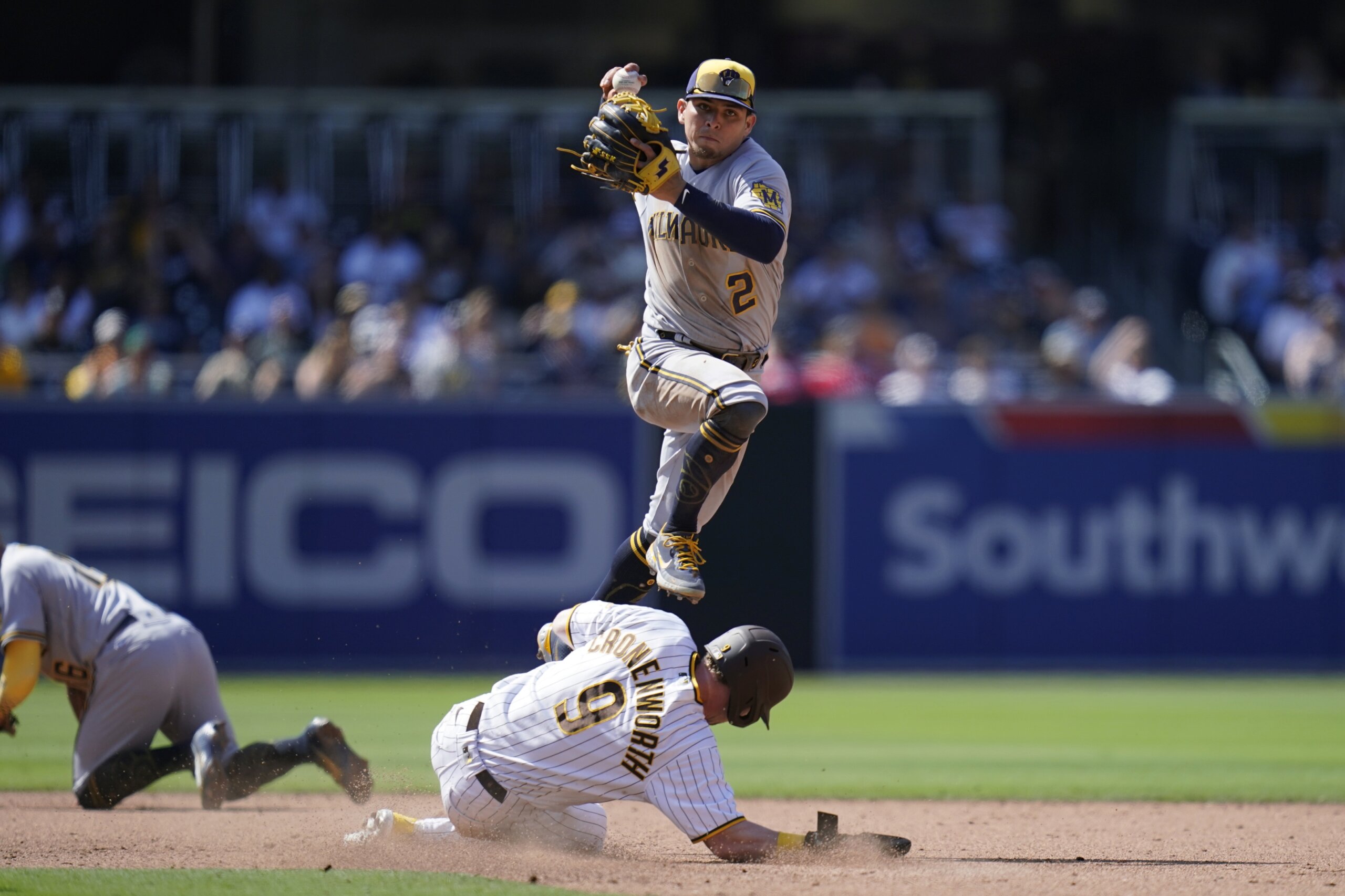 Tellez, Brewers beat Darvish, Padres 2-1 to take 2 of 3 - The San Diego  Union-Tribune