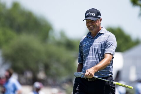 Palmer shoots 62, joins lead at low-scoring Byron Nelson