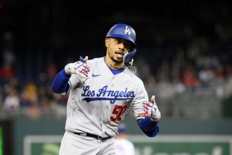 Betts homers twice, Dodgers cruise past Nationals 9-4
