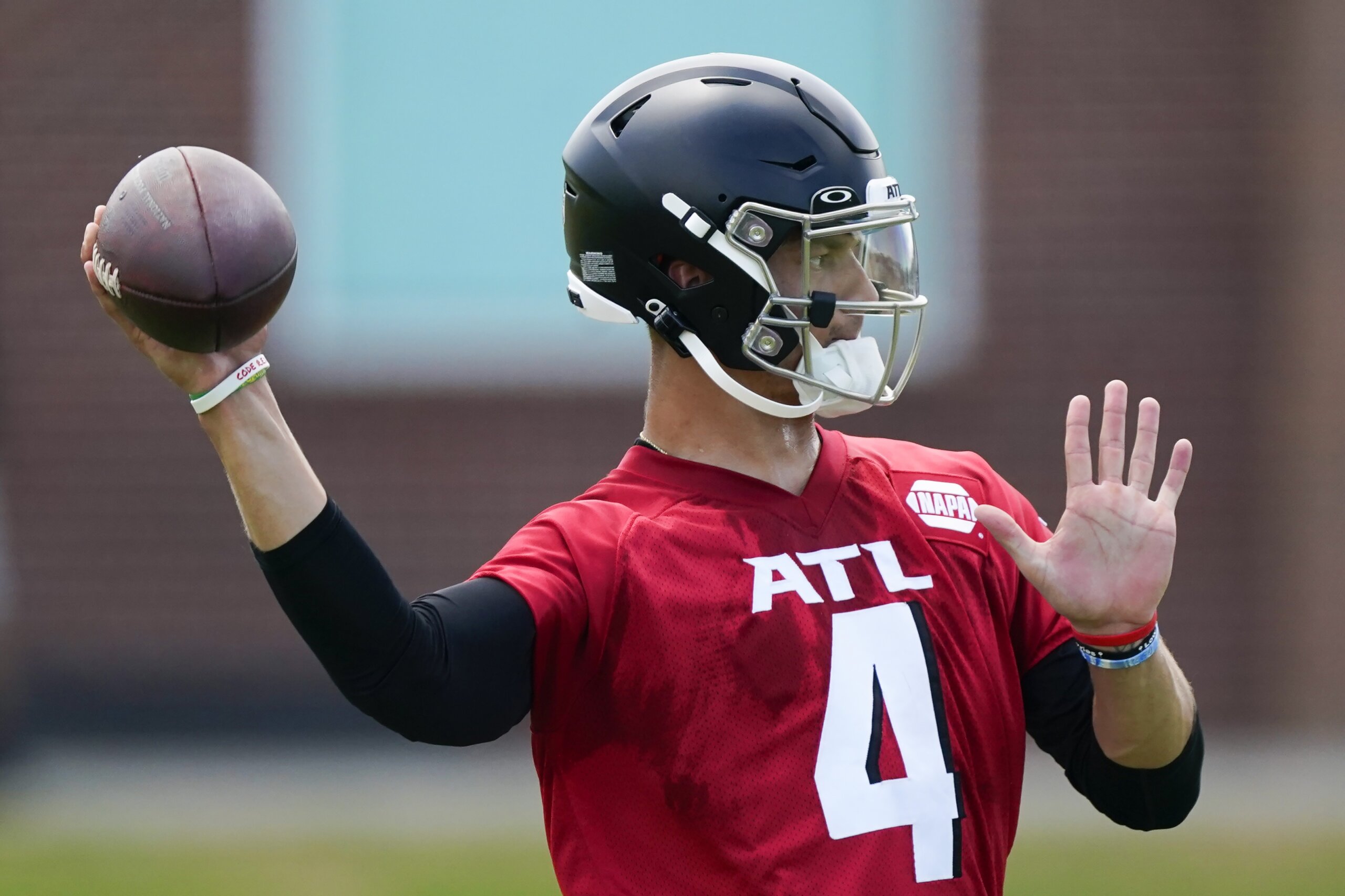 Falcons name Marcus Mariota starting quarterback after first day of  training camp 