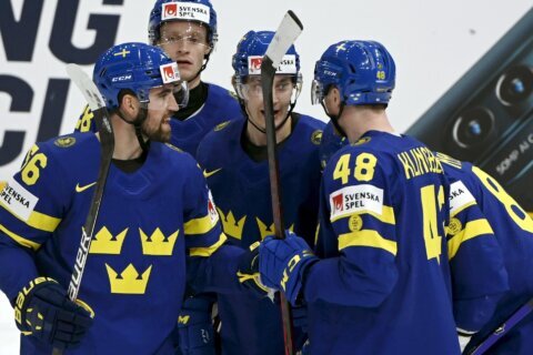Sweden beats Norway 7-1 for 5th win at hockey worlds