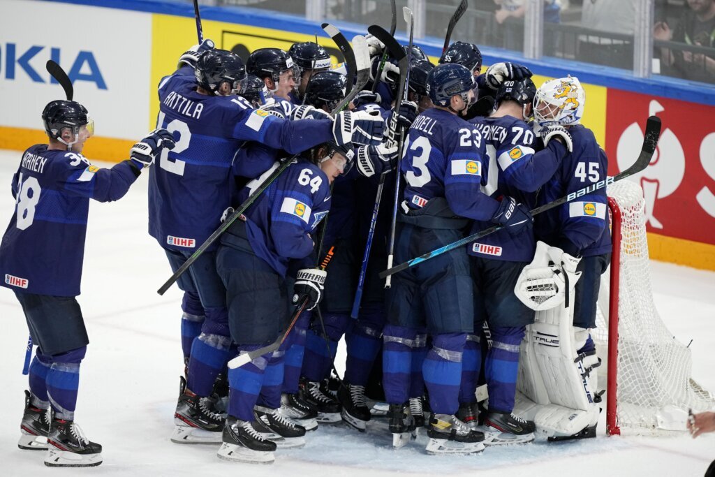Canada, Finland advance to world hockey final — again