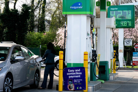 DC, Md. average gas prices unchanged in last week, but expected to rise
