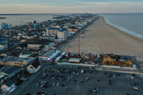 Officials: 2 swimmers exposed to toxic gas in West Ocean City hospitalized in Baltimore