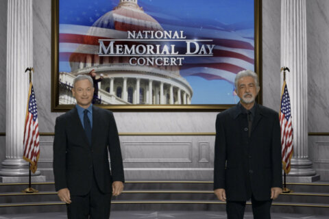 Gary Sinise, Joe Mantegna co-host National Memorial Day Concert live outside Capitol